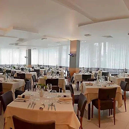Hotel Santiago 3*